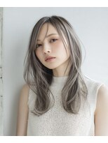 フェイムズ(FAMES) シルバーグレージュのクールロングヘア