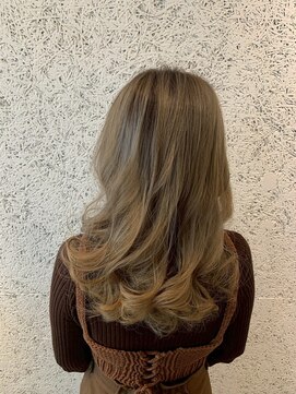 DAMANI 表参道 髪質改善/ヘッドスパ/ハイライト/白髪染め/白髪ぼかし/縮毛矯正 似合わせカット/ミディアムレイヤーカット[表参道駅]