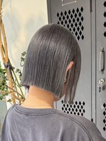 ヲタク(wotaku.) グレーアッシュダークシルバーダブルカラーケアブリーチミニボブ