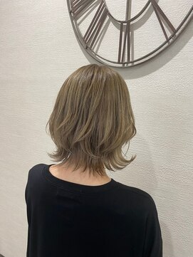 ルシール バイ アリア(Lucir by aria) ツヤ感ミルクティーウルフ