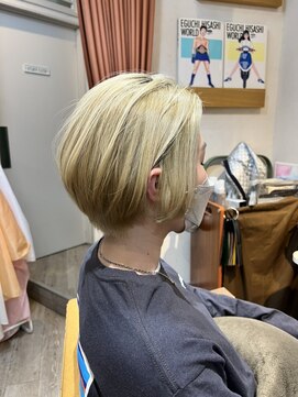 キャメル ヘアーデザイン(Camel hairdesign) ミルクティーブラウンナチュラルハイトーンレイヤーショートボブ