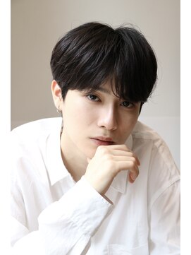 ネイビー(NAVY) 韓国ヘアカルマパーマセンターパートシースルーマッシュ刈り上げ