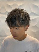 ツーブロマッシュ/スパイラルパーマ/金メッシュカラー/20代