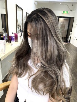 ユートピア(U topia) バレイヤージュ/ホワイトアッシュ/かきあげロング