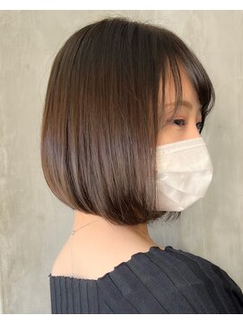 アメイズトーキョー 札幌大通(Amaz! tokyo) くびれレイヤーエモージュ薄めバングアッシュベージュ  縮毛矯正