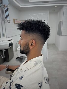 ダムディートウキョウ 心斎橋店(DAMDEE TOKYO) 長めのクロップ