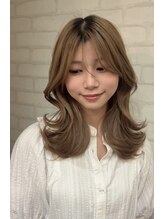 ロマンヤカタ ファース(ROMAN YAKATA fars)&nbsp;大人可愛いくびれレイヤー×透明感ベージュ上窪9/25