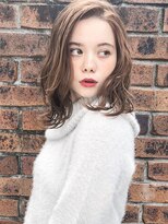 ルティア(Lutia) ホワイトベージュのかきあげセミディ!