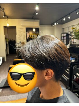 ハールファブリークゼロ(Haar Fabrik ZERO) センターツーブロマッシュ