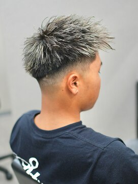 スラッシュ(SLASH) メンズパーマ/ホワイトハイライト/短髪/フェード/ツイスト/姫路