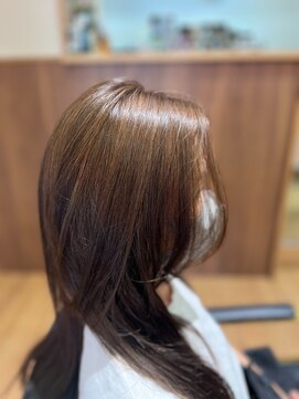 ショウ(Syow) 思わず触れたくなる、シルクのような艶髪へ。大人の上品ロング