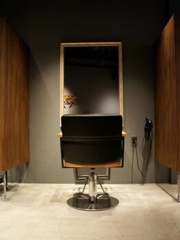 アンドワークス 2nd(&WORKS)の写真/【大人メンズサロン】美容室ほど華やかじゃなく理容室ほど堅くない"大人の男性"が自然体で過ごせるサロン