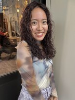 オッジバイケンジ(oggi by KENJE)&nbsp;ロングパーマ/秋パーマ/ボルドーカラー/くるくるパーマ