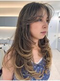 海外風ハイライトカラーカーテンバングレイヤーカット