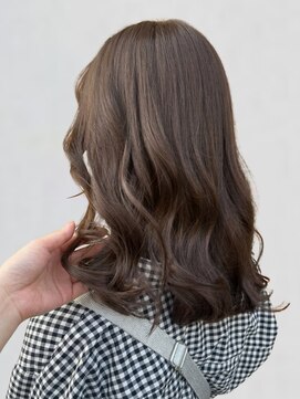 ポルト(porto produced by teatro hair salon) ミルクティーベージュ アッシュカラー 顔周りカット 20代 艶髪