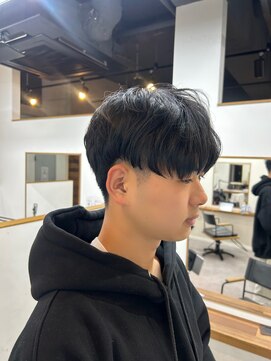 ファーストステップ 表参道(FIRST STEP) ダウンバングレイヤーマッシュ刈り上げツーブロック前髪あり