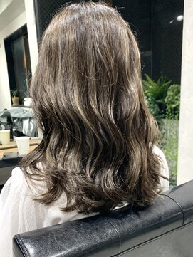 セシルヘアー(CECIL hair) OLさんが職場で悪目立ちしない大人ハイライト