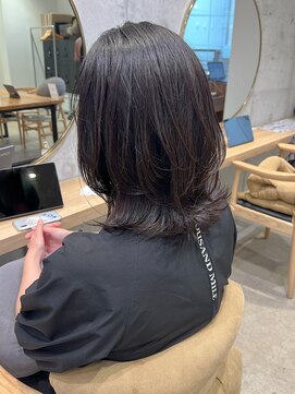 ガーデン オオタカノモリ(garden otakanomori) スタイリングが簡単な動きのある大人のくびれ外ハネレイヤー