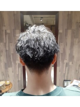 ネセサリー(NECESSARY) カット&ツイストスパイラルパーマ