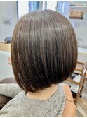 前下がり気味のボブ