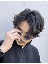 ニュアンスパーマメンズ前下がりセンターパートコンマバング