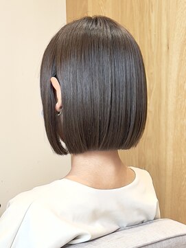 ラフ 新宿(Laff) 前下がりボブ 切りっぱなしボブ ショートボブ 縮毛矯正 髪質改善