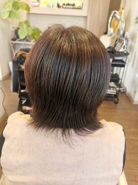 ドゥージングヘアースクラッチ(Dozing Hair Scratch) 大人の艶髪レイヤーカット