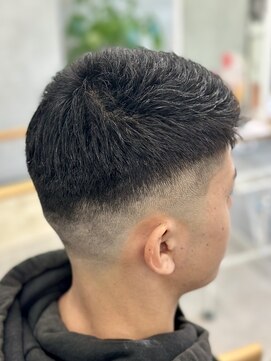 レヴィア(REVIA) メンズスキンフェードスタイルベリーショートメンズカット