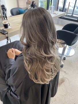 リア 布施店(Lia) バレイヤージュカラー