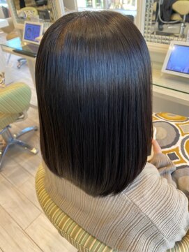 ビスイル 秋葉原店(Vis ill) 大人可愛い艶カラーカーキベージュブラウンストレート黒