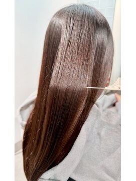 自然に馴染む柔らか縮毛矯正