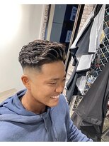 ミナミ(MINAMI)&nbsp;ハイライトパーマフェードスタイル　国分寺