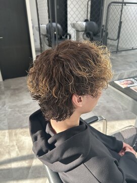 ジェントル(GENTLE) 外ハネ多めの波巻きパーマ