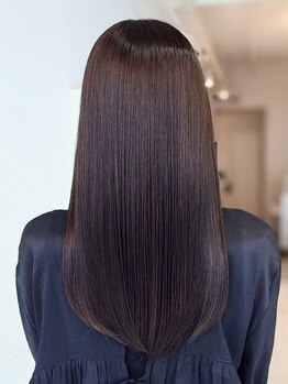 髪質改善特化サロンで指通りなめらなかで自然な仕上がりのストレートヘアに♪大人女性のお悩みを解決◎