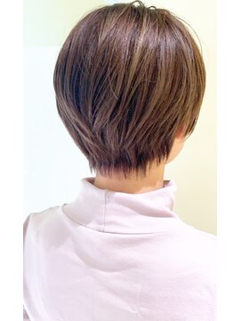 レウナ 外苑前(Reuna) 30代40代に人気シルエットが綺麗に見えるコンパクトショート