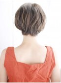 透け感かきあげバングのショートスタイル