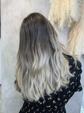 フリーダムメルシー(freedom Merci) ■バレイヤージュ、ホワイトブロンド