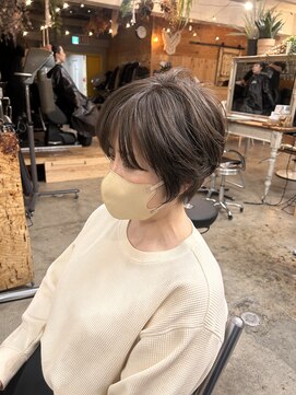 ウィークエンド(WEEKEND) グレージュショート