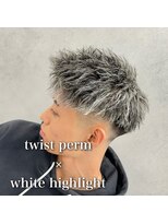 ルースト 心斎橋店(ROOST)&nbsp;ツイストパーマ×ホワイトハイライト