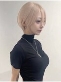 ホワイトベージュ×ショートカット