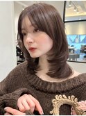 くびれレイヤーカットと肌馴染みのいいまろやかベージュ