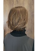 透明感たっぷり、明るめ白髪ぼかしボブ