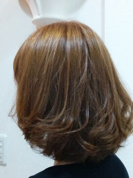 ヴォーロ レジェンダ ドライな質感のレイヤーボブ