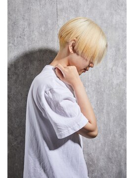 メンズサロンドットリアン(dot. lien) 前下がりマッシュ/ブロンド/センターパート【町田/町田駅】