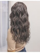 ニイ(nii.) おろしても結んでも可愛いパーマヘア