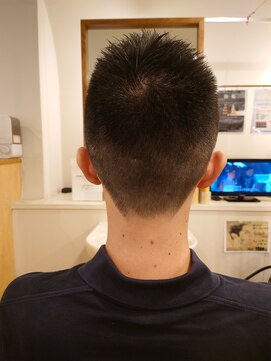 コダマ 茗荷谷店(KODAMA) スキンフェード/アップバング/コンマヘア//眉カット<理容室>