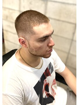 フランクスバーバー アンド ビアークラブ(FRANK'S BARBER and BEER CLUB) ストリートボウズスキンフェードバズカット　I