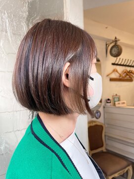 アミュレ(Amule) 艶カラーミニボブモカグレージュ控えめインナーカラー