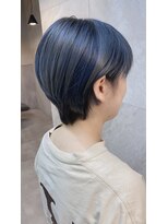 ドゥマン(Demain) ショートボブ透明感カラーペールブルー くびれミディ愛され