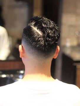 キングスマン トウキョウ(KINGSMAN TOKYO) 束感/ハイライト/波巻き/マッシュパーマ<理容室><多摩センター>